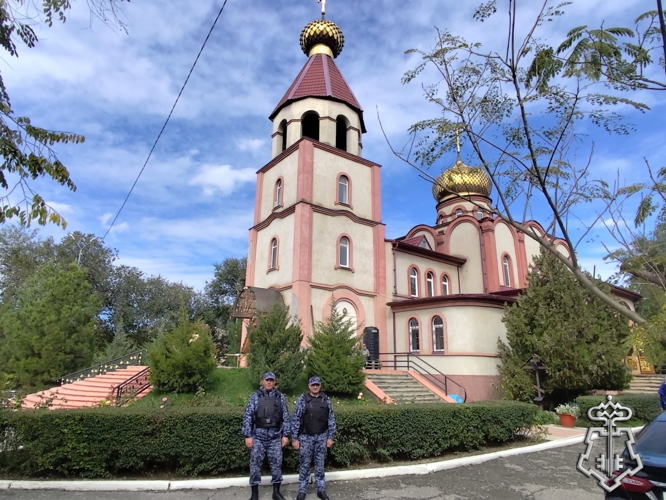 Росгвардейцы обеспечили безопасность проведения Крестного хода в Дагестане