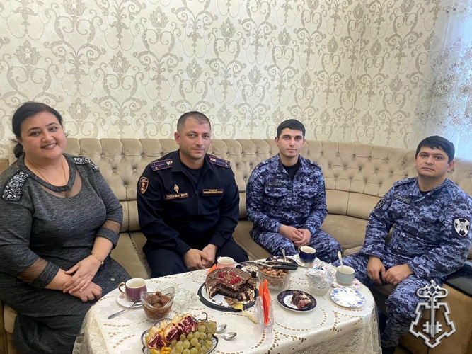 В Дагестане сотрудники вневедомственной охраны Росгвардии навестили семьи погибших коллег