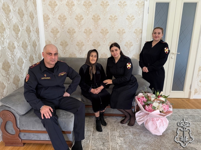 В Дагестане сотрудники вневедомственной охраны Росгвардии навестили семьи погибших коллег