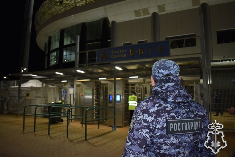 Росгвардейцы обеспечили правопорядок на футбольном матче РПЛ в Каспийске
