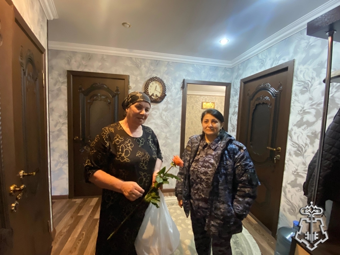 В Дагестане росгвардейцы поздравили матерей и вдов погибших коллег с Международным женским днем