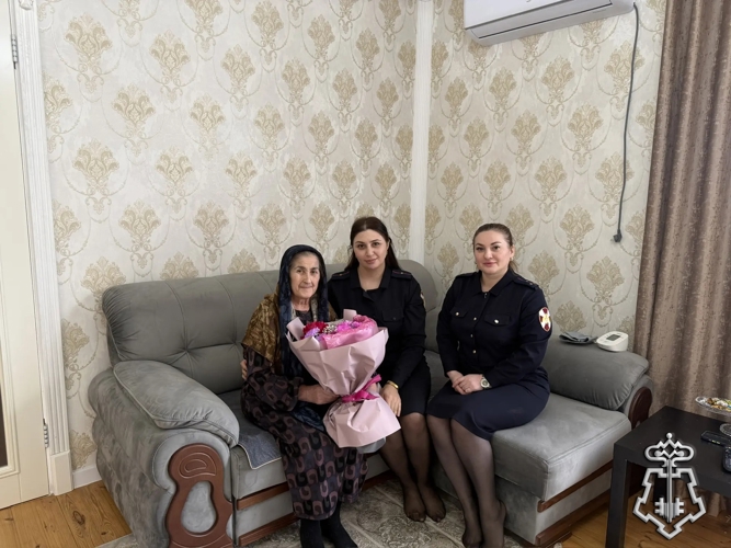 В Дагестане росгвардейцы поздравили матерей и вдов погибших коллег с Международным женским днем