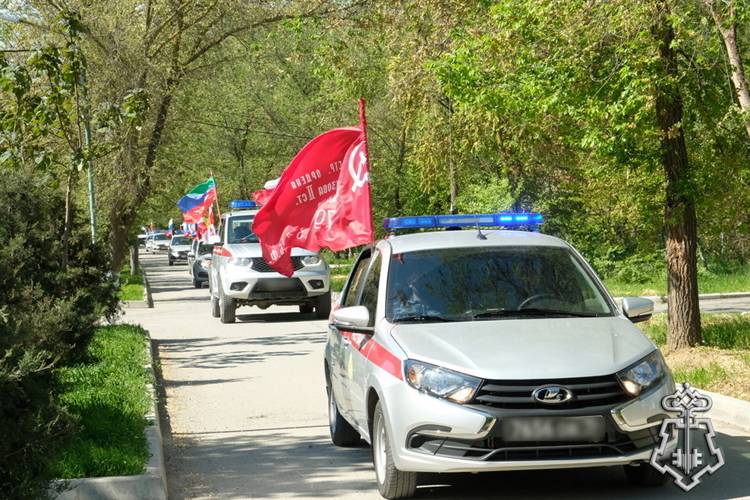 В Дагестане росгвардейцы провели автопробег ко Дню Победы и юбилею ведомства