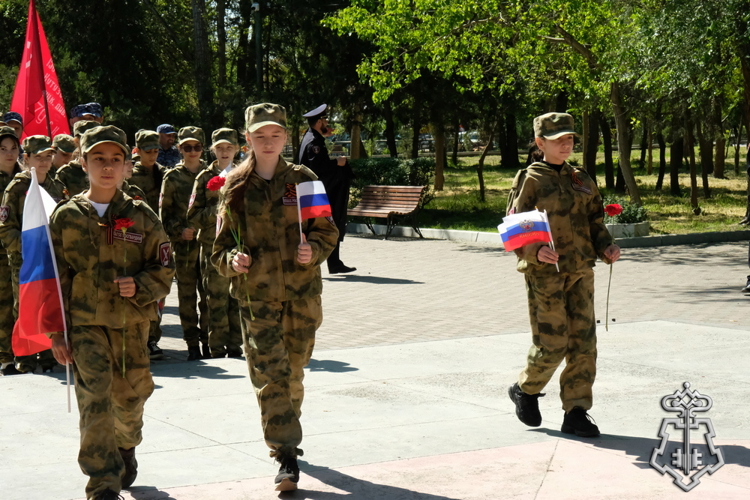 В Дагестане росгвардейцы провели автопробег ко Дню Победы и юбилею ведомства
