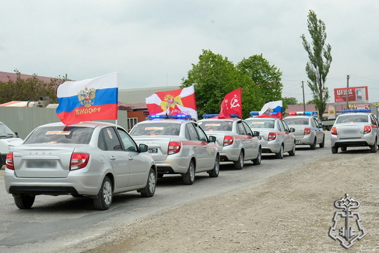 В Дагестане росгвардейцы провели автопробег ко Дню Победы и юбилею ведомства