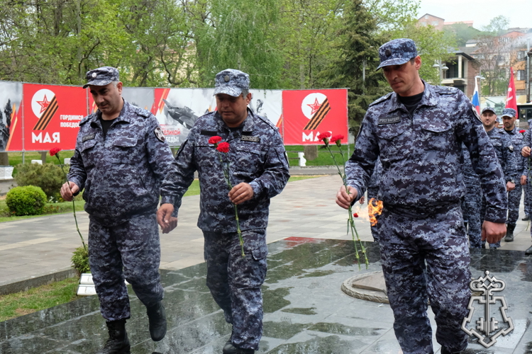 В Дагестане росгвардейцы провели автопробег ко Дню Победы и юбилею ведомства