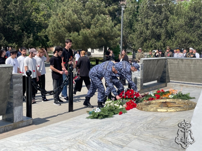 В Дагестане росгвардейцы почтили память участников Великой Отечественной войны