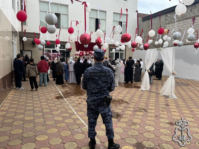 Росгвардейцы обеспечили безопасность во время Последних звонков в Дагестане