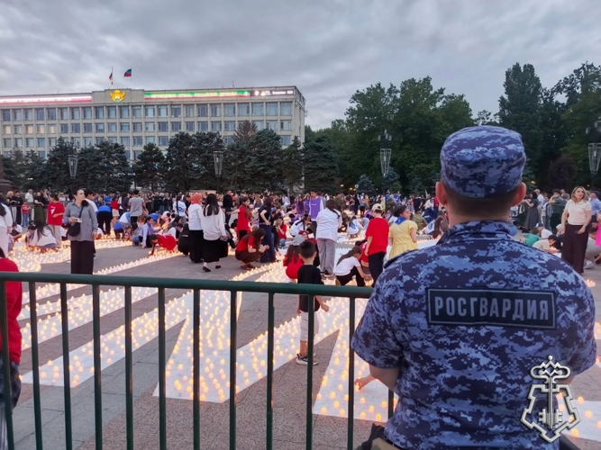 В Дагестане росгвардейцы обеспечили правопорядок во время проведения патриотической акции "Огненные картины войны"