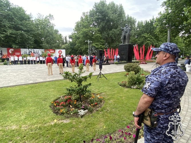 Росгвардия обеспечила охрану общественного порядка во время проведения патриотической акции в Дагестане