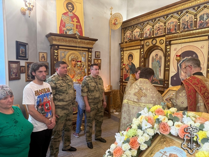 В День Крещения Руси росгвардейцы приняли участие в праздничном молебне (видео)