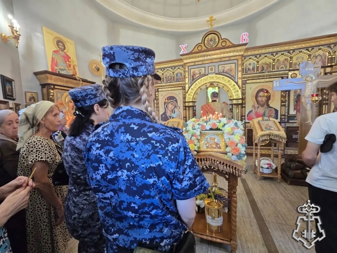 В День Крещения Руси росгвардейцы приняли участие в праздничном молебне (видео)