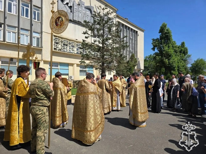 В День Крещения Руси росгвардейцы приняли участие в праздничном молебне (видео)