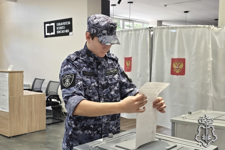 В Дагестане росгвардейцы принимают участие в Едином дне голосования