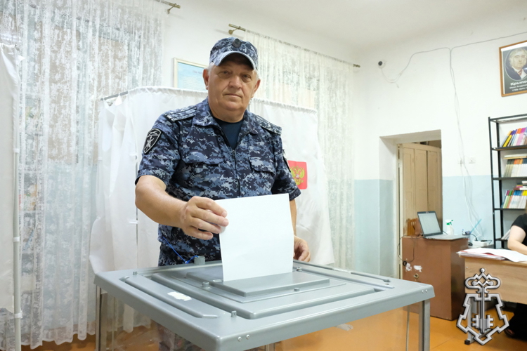 В Дагестане росгвардейцы принимают участие в Едином дне голосования