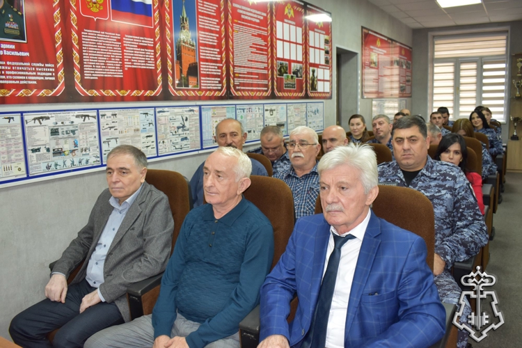 В Дагестане сотрудники вневедомственной охраны Росгвардии отметили 74-ю годовщину со дня образования службы