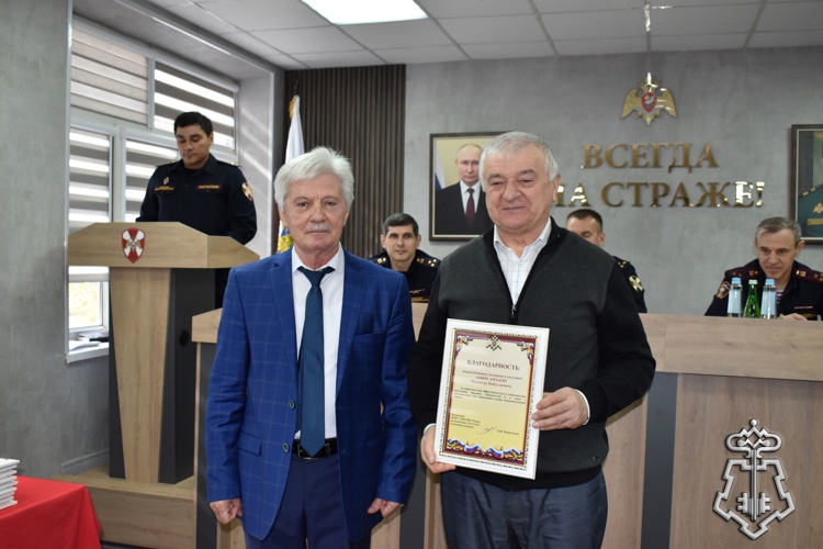 В Дагестане сотрудники вневедомственной охраны Росгвардии отметили 74-ю годовщину со дня образования службы