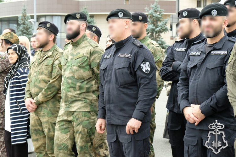 В Дагестане росгвардейцы поддержали патриотическую акцию «Одна страна – один флаг»