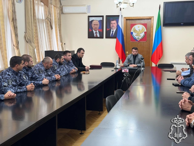 В Избербаше поздравили сотрудников вневедомственной охраны Росгвардии с профессиональным праздником